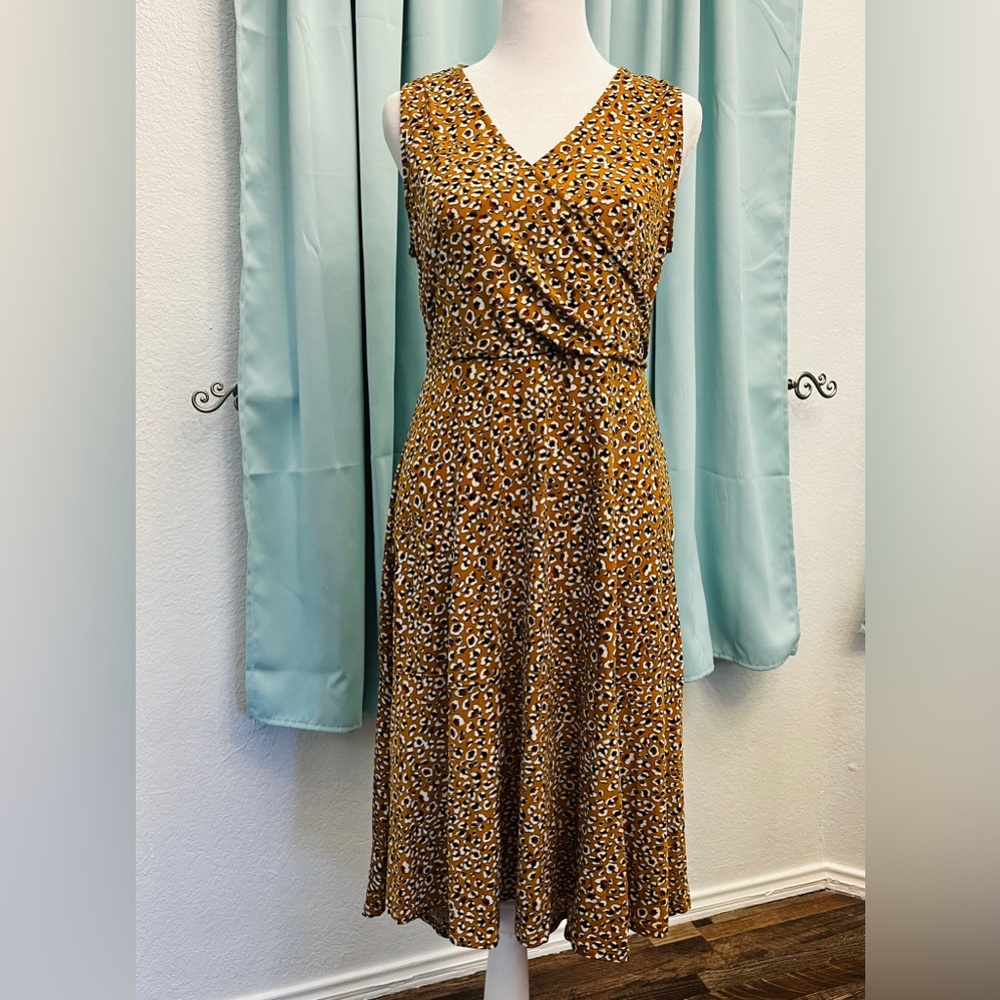 West Kei A line dress, sleeveless Leopard print, V-neck,, flowy fit